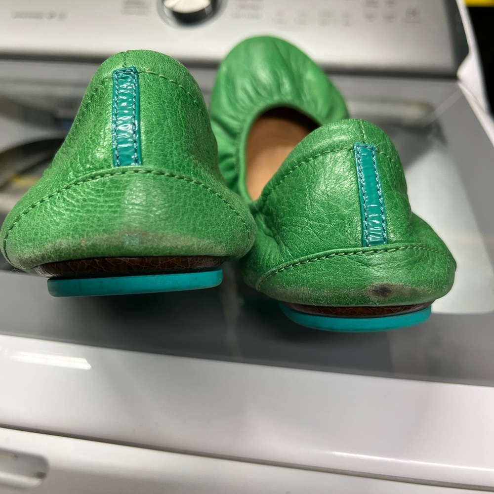 Tieks green leather shoes 8 - Picture 5 of 8